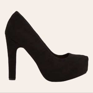 TORRID || BLACK FAUX SUEDE PLATFORM PUMP || 11.5W